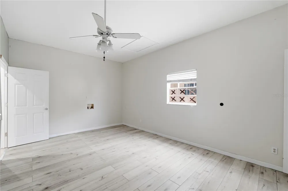 2607 W CREST AVENUE Tampa, FL 33614