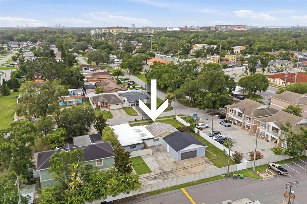 2607 W CREST AVENUE Tampa, FL 33614
