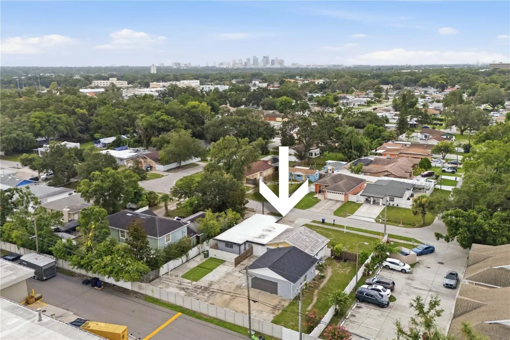 2607 W CREST AVENUE Tampa, FL 33614