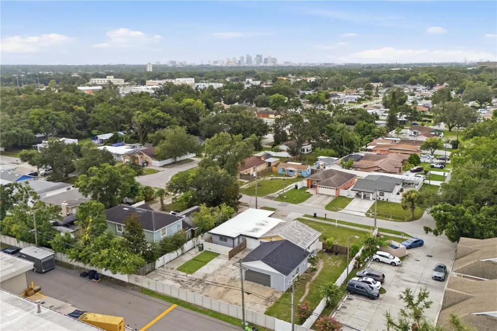 2607 W CREST AVENUE Tampa, FL 33614