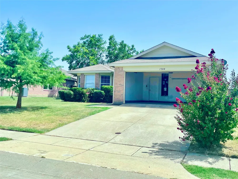 1308 Wenatchee Drive Krum, TX 76249
