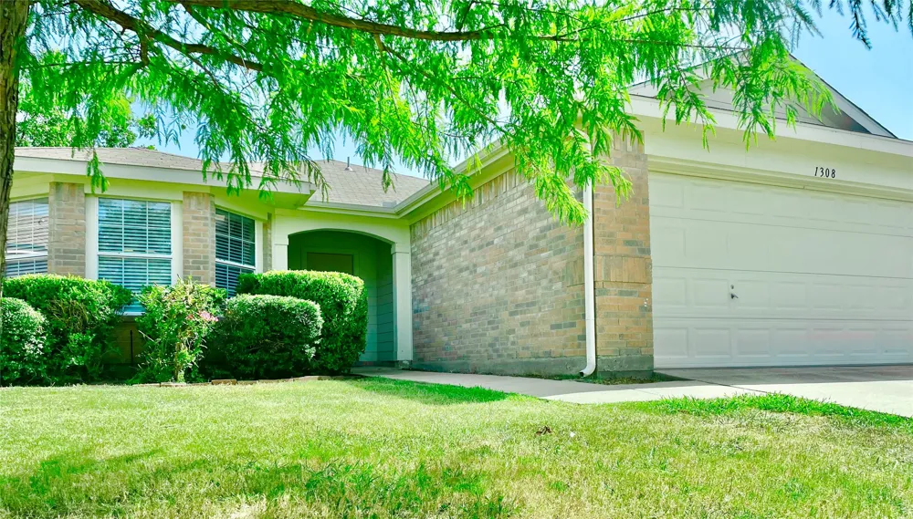 1308 Wenatchee Drive Krum, TX 76249