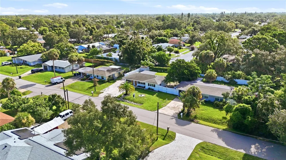 6103 CARLTON AVENUE Sarasota, FL 34231