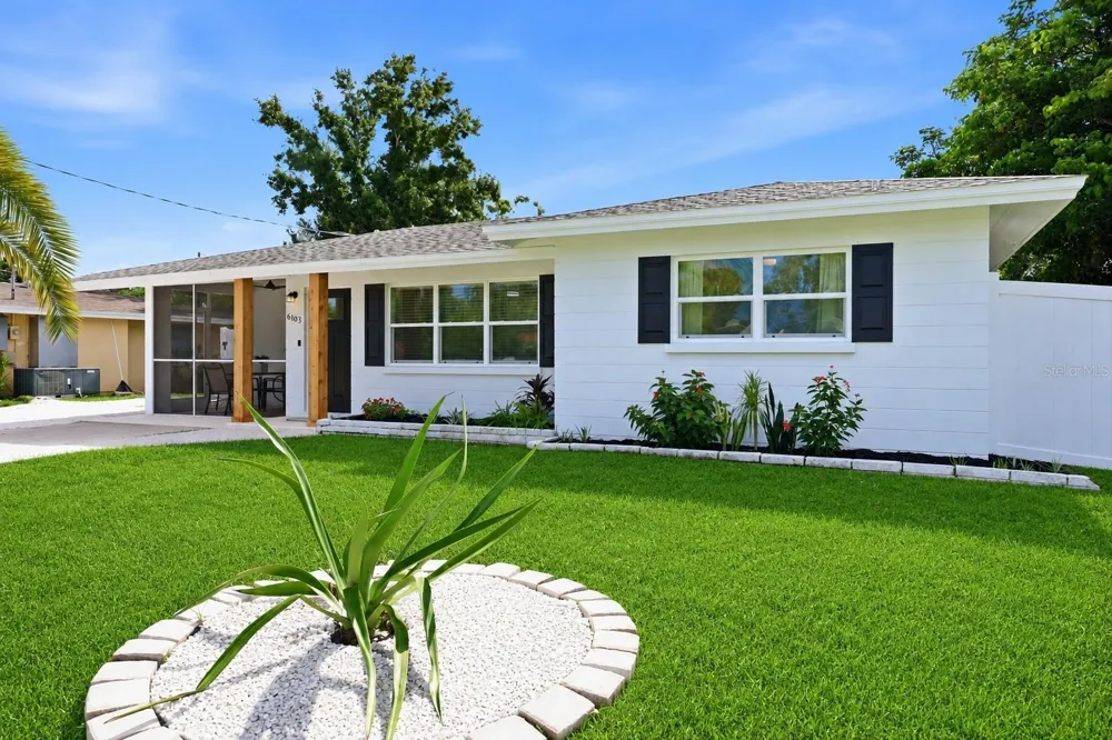6103 CARLTON AVENUE Sarasota, FL 34231