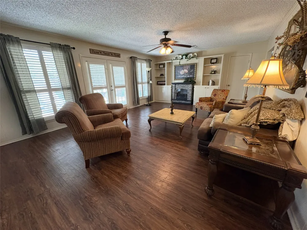 807 W Elizabeth Drive Robinson, TX 76706