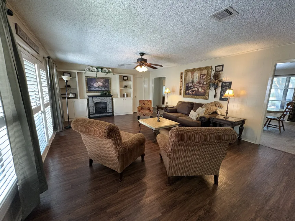 807 W Elizabeth Drive Robinson, TX 76706