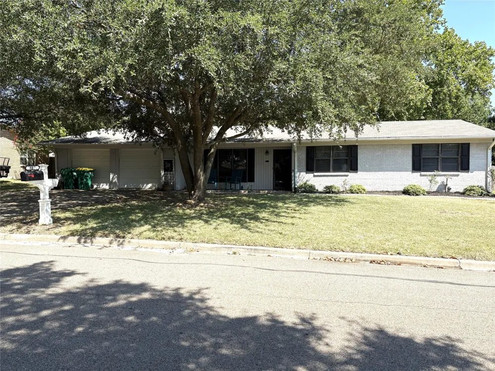807 W Elizabeth Drive Robinson, TX 76706