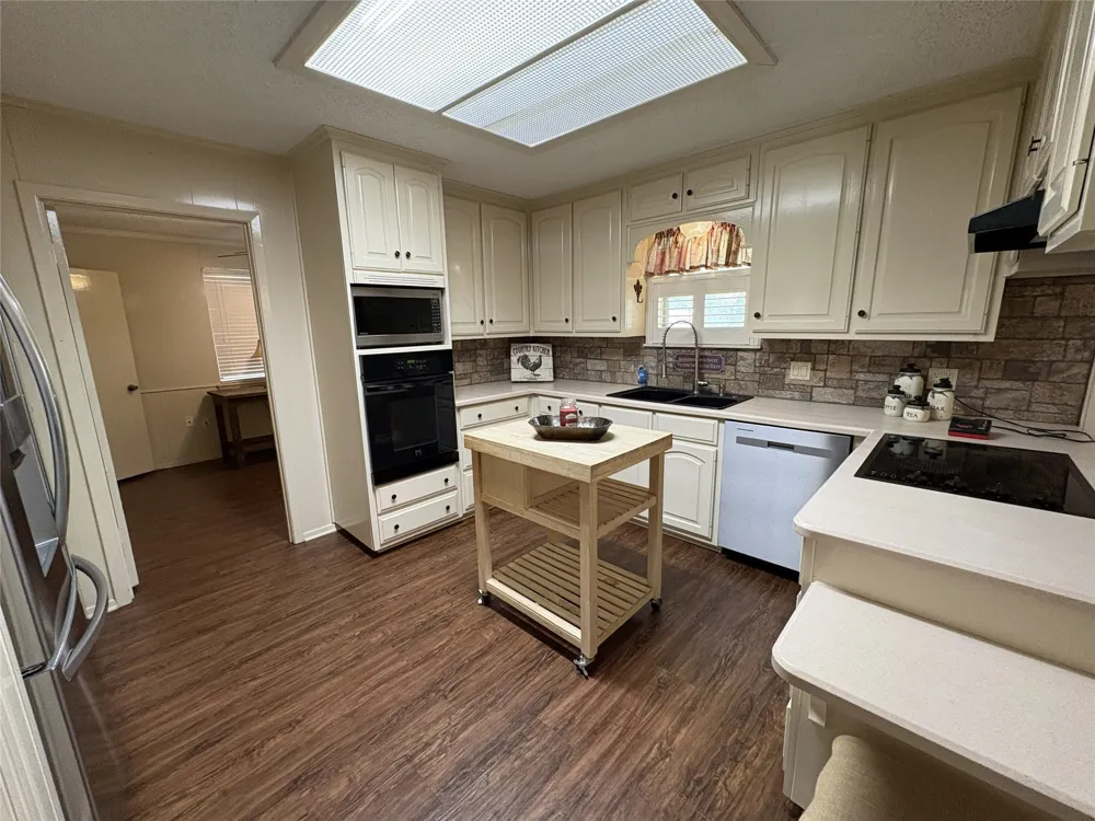 807 W Elizabeth Drive Robinson, TX 76706