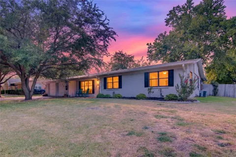 807 W Elizabeth Drive