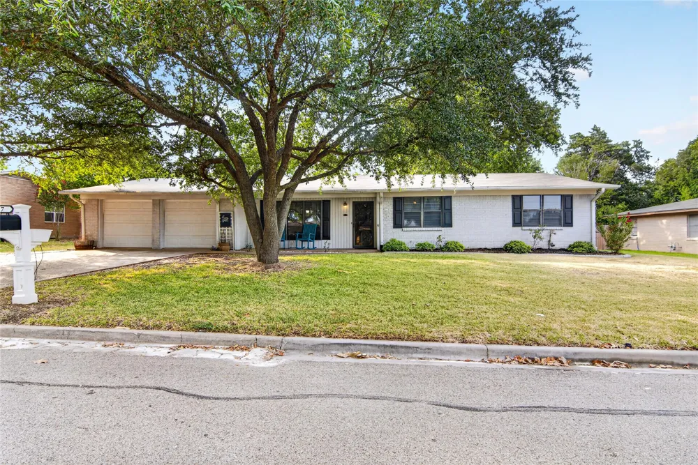 807 W Elizabeth Drive Robinson, TX 76706