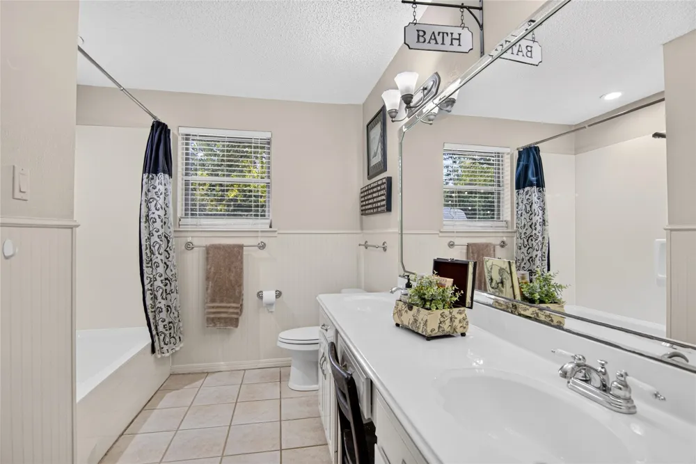 807 W Elizabeth Drive Robinson, TX 76706