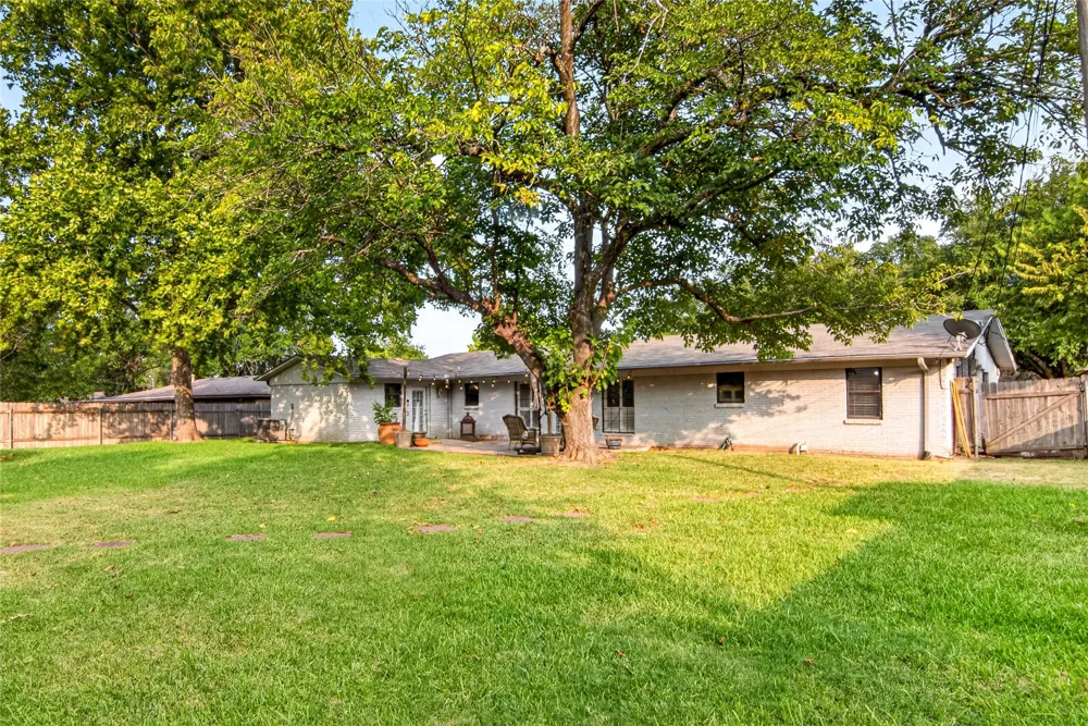 807 W Elizabeth Drive Robinson, TX 76706