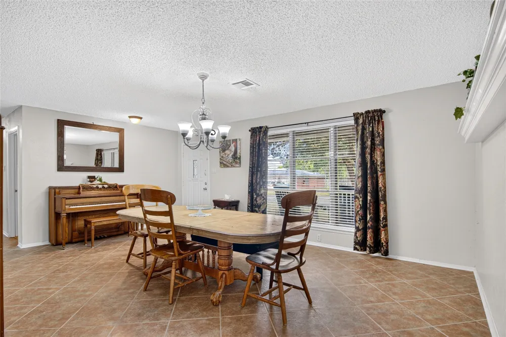 807 W Elizabeth Drive Robinson, TX 76706