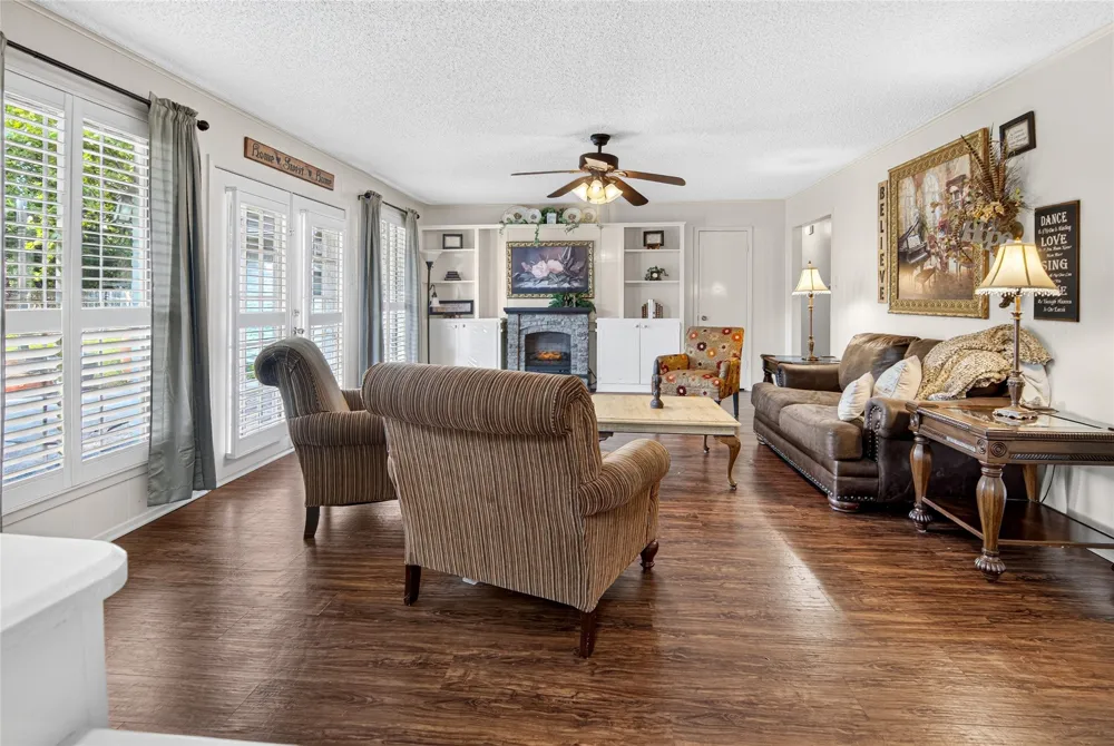 807 W Elizabeth Drive Robinson, TX 76706