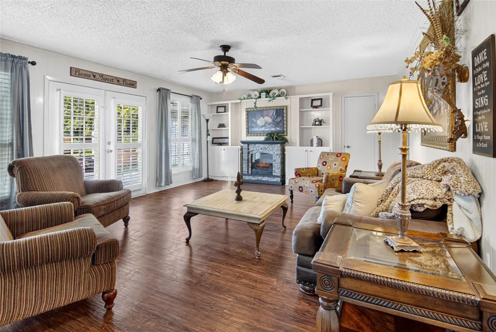 807 W Elizabeth Drive Robinson, TX 76706