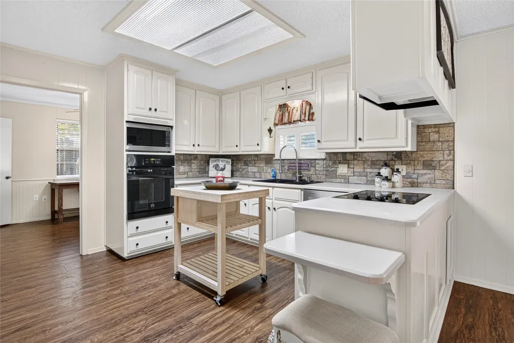807 W Elizabeth Drive Robinson, TX 76706