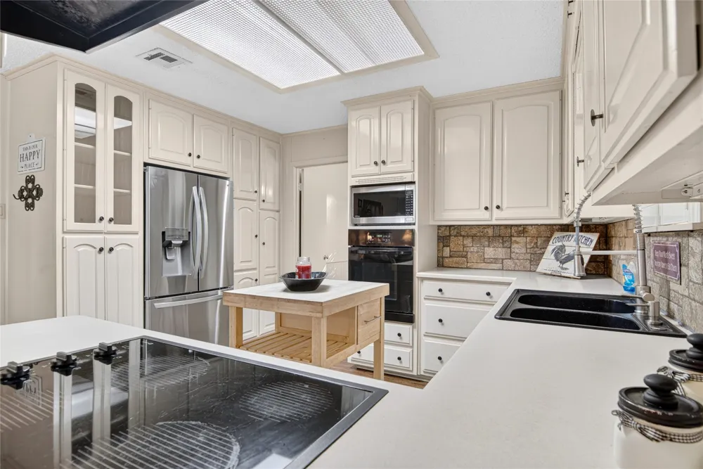 807 W Elizabeth Drive Robinson, TX 76706