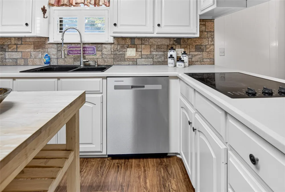 807 W Elizabeth Drive Robinson, TX 76706