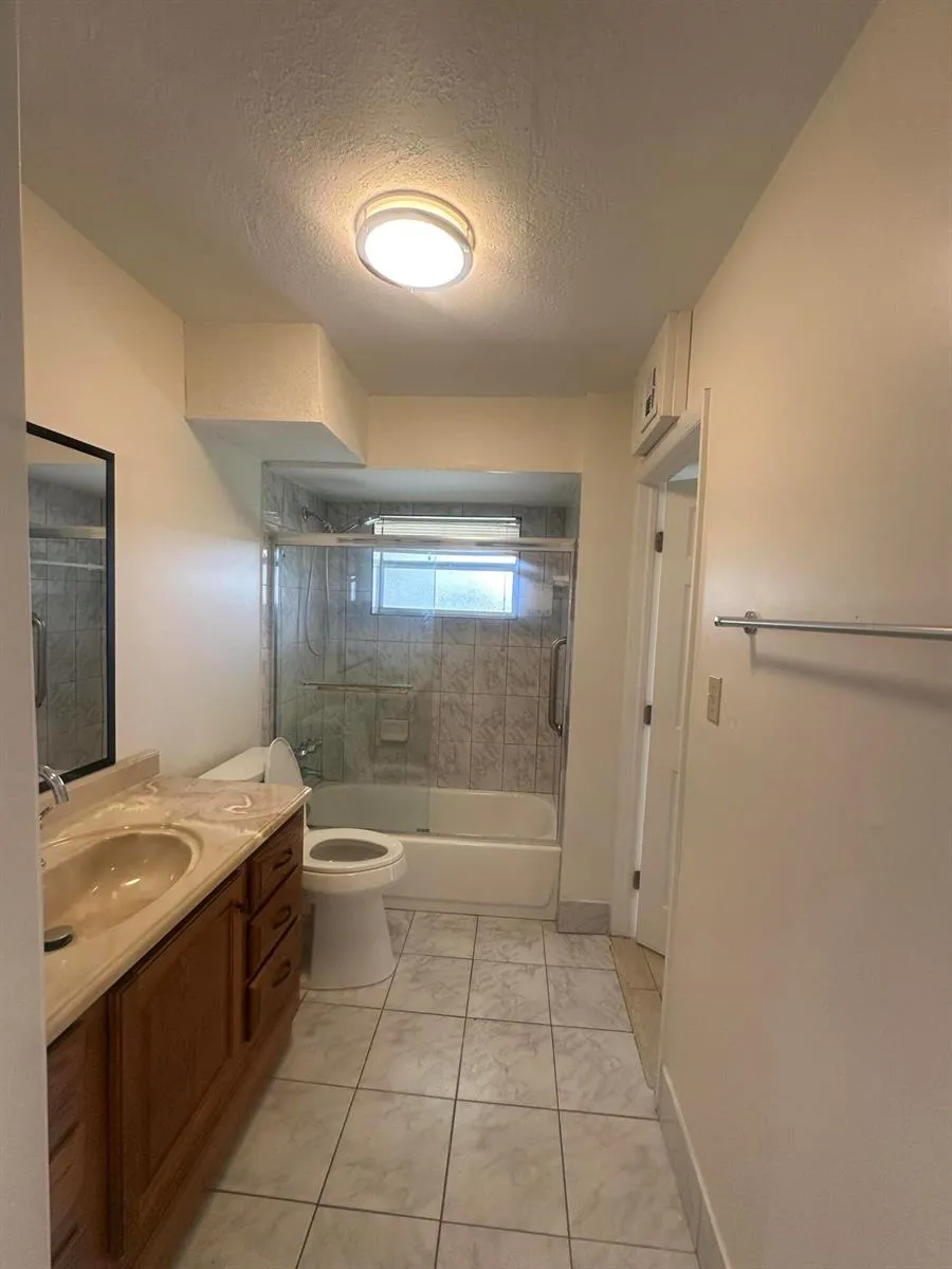 2900 NW 47TH TERRACE #105B Lauderdale Lakes, FL 33313