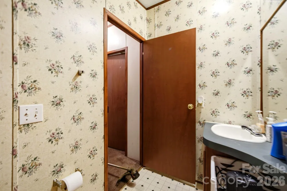 1039 Monterey Drive Iron Station, NC 28080