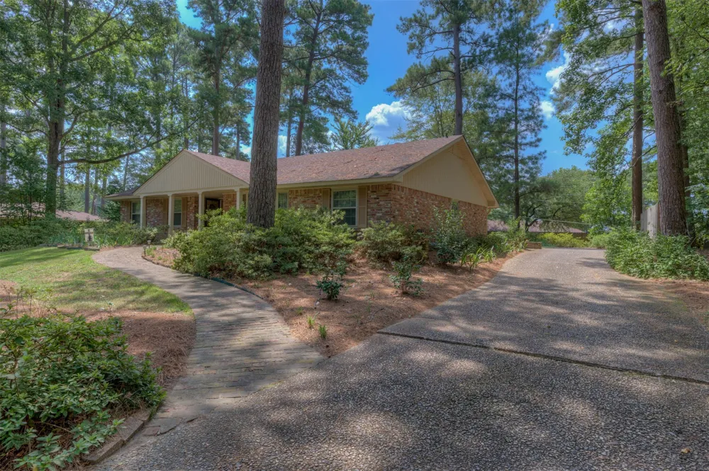 1105 North Acres Circle Springhill, LA 71075