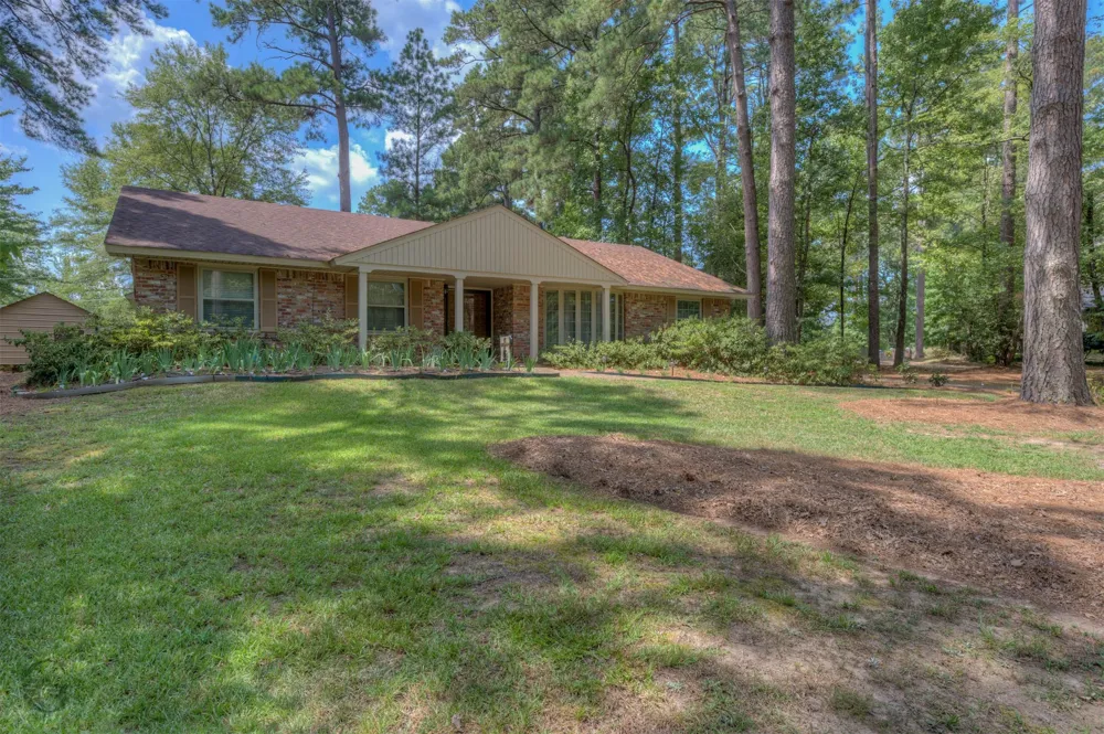 1105 North Acres Circle Springhill, LA 71075