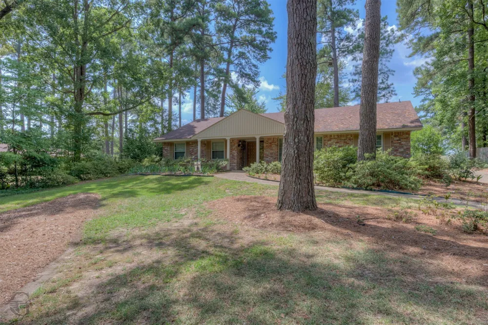 1105 North Acres Circle Springhill, LA 71075