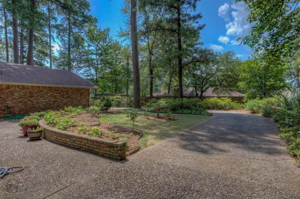 1105 North Acres Circle Springhill, LA 71075
