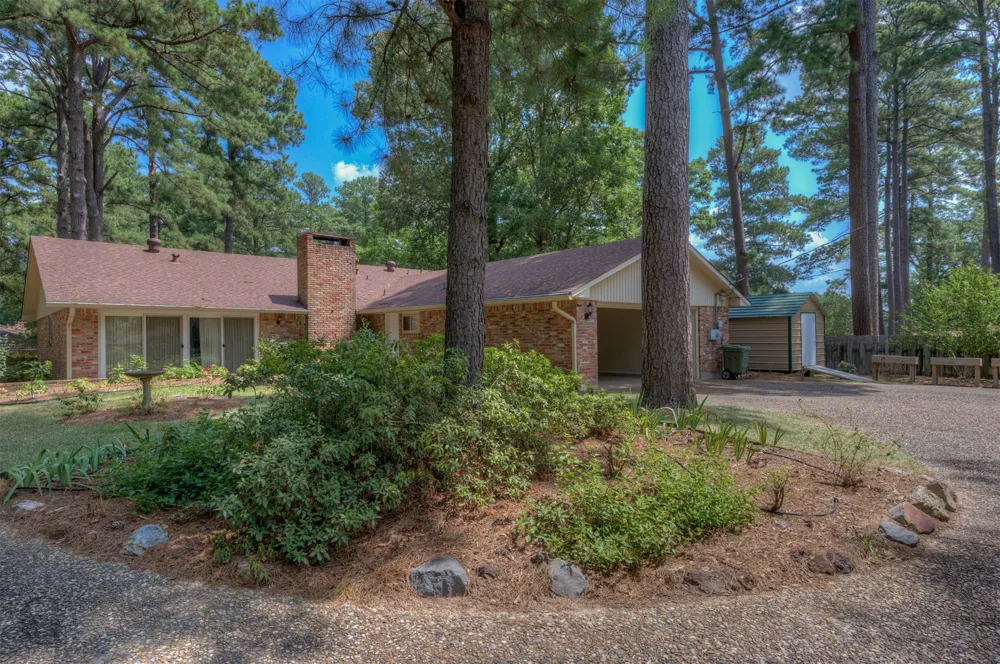 1105 North Acres Circle Springhill, LA 71075