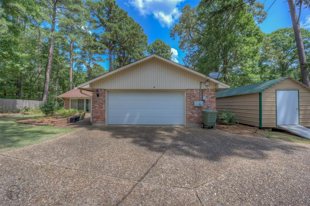 1105 North Acres Circle Springhill, LA 71075