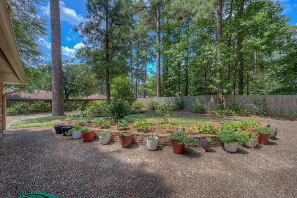 1105 North Acres Circle Springhill, LA 71075