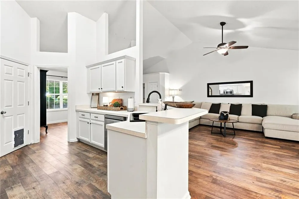 212 Oak Hollow Court White, GA 30184