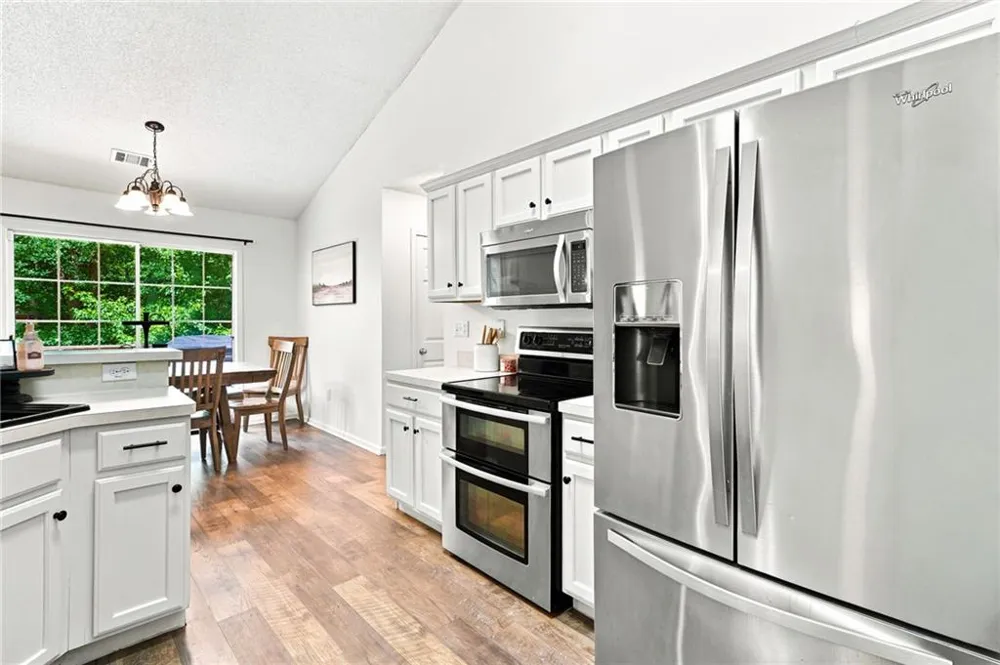 212 Oak Hollow Court White, GA 30184
