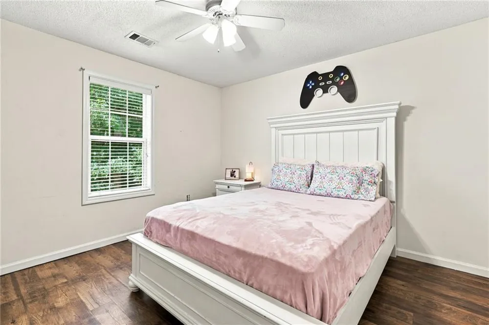 212 Oak Hollow Court White, GA 30184
