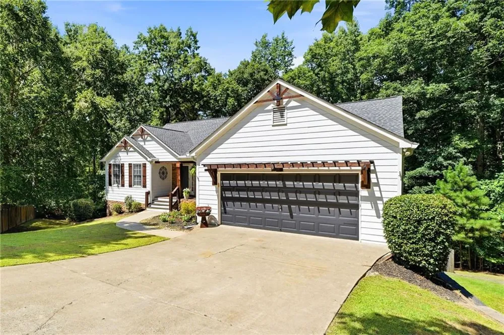 212 Oak Hollow Court White, GA 30184