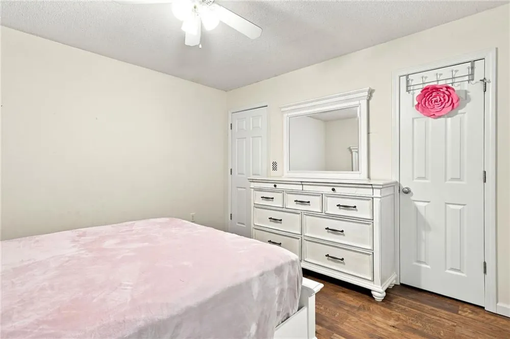 212 Oak Hollow Court White, GA 30184