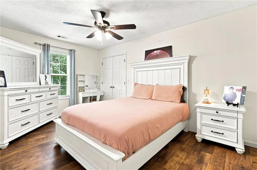 212 Oak Hollow Court White, GA 30184
