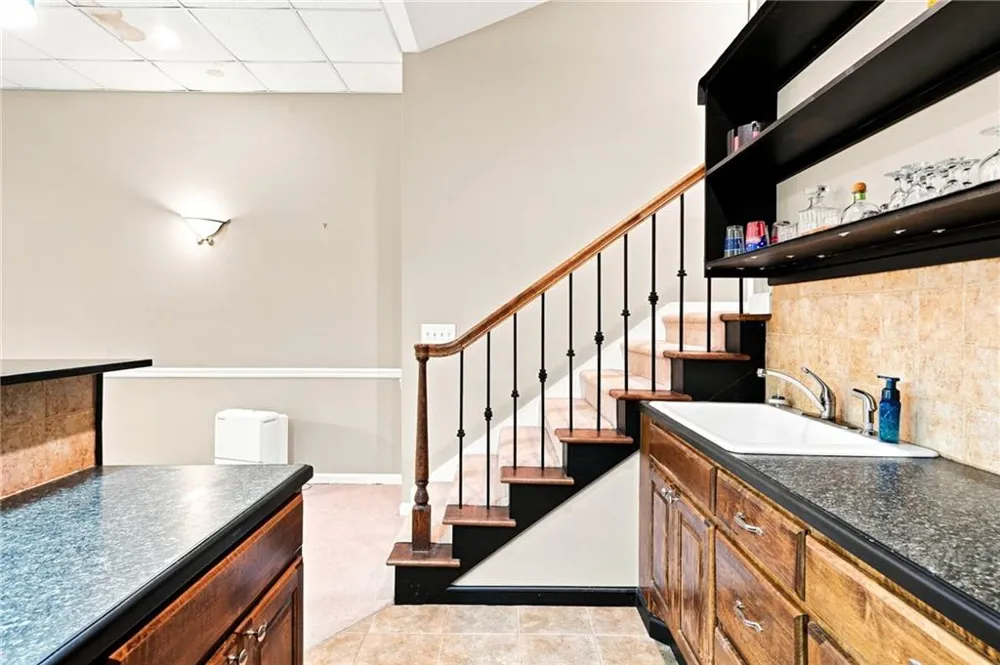 212 Oak Hollow Court White, GA 30184