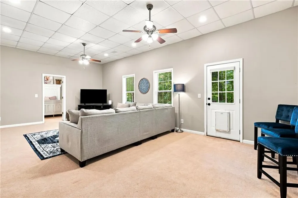 212 Oak Hollow Court White, GA 30184