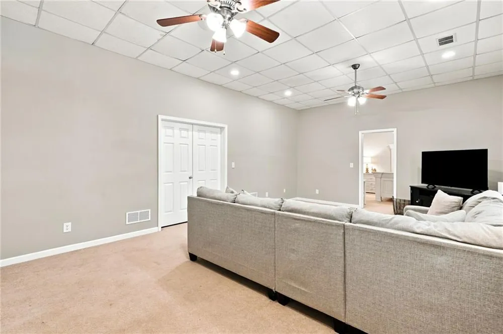 212 Oak Hollow Court White, GA 30184