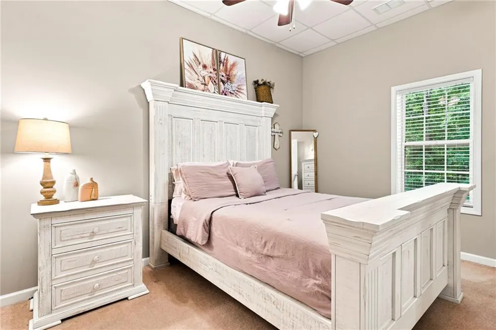 212 Oak Hollow Court White, GA 30184