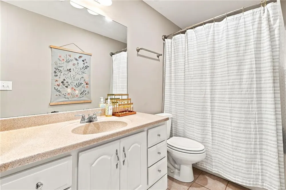 212 Oak Hollow Court White, GA 30184