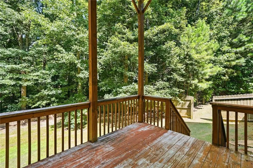 212 Oak Hollow Court White, GA 30184