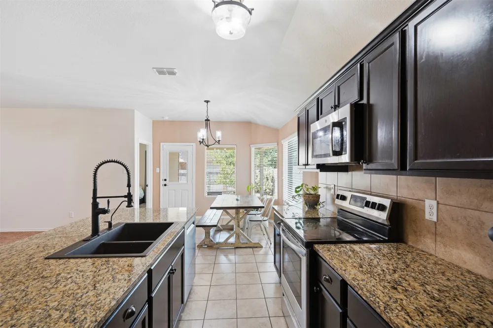 1124 Autumnwood Drive Azle, TX 76020