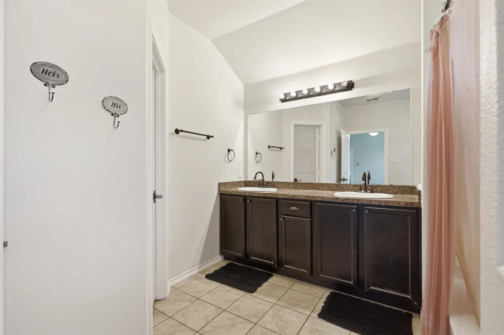 1124 Autumnwood Drive Azle, TX 76020