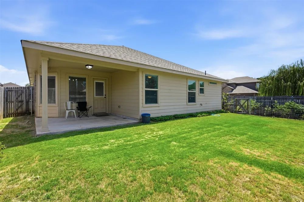 1124 Autumnwood Drive Azle, TX 76020