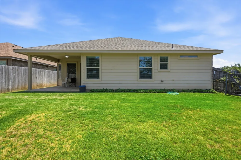 1124 Autumnwood Drive Azle, TX 76020