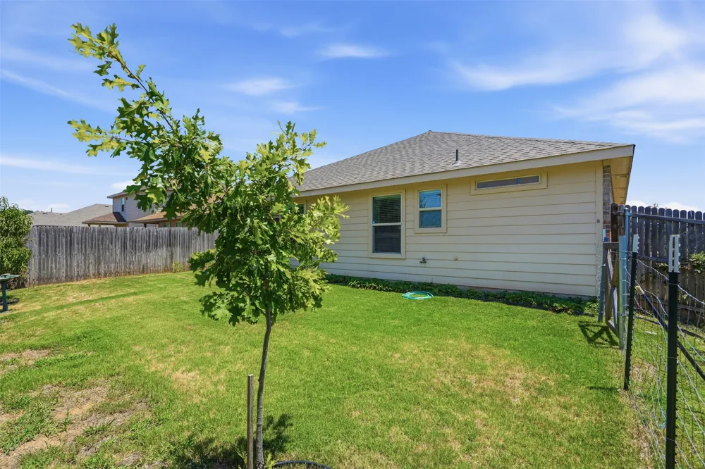 1124 Autumnwood Drive Azle, TX 76020