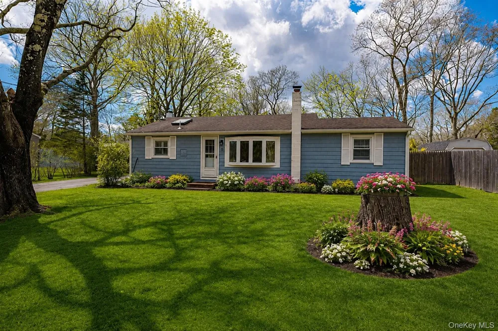 6 Longview Drive East Quogue, NY 11942