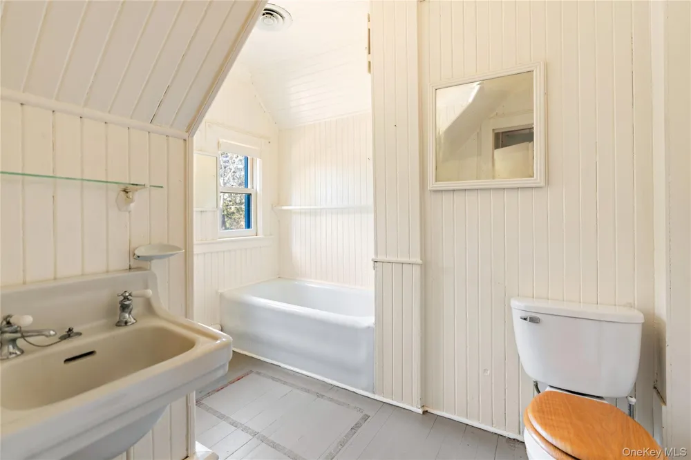 15 Little Cobb Road Water Mill, NY 11976